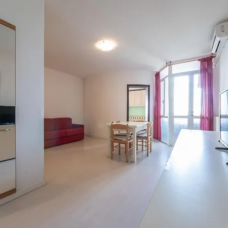 Condominio Luna アパート *